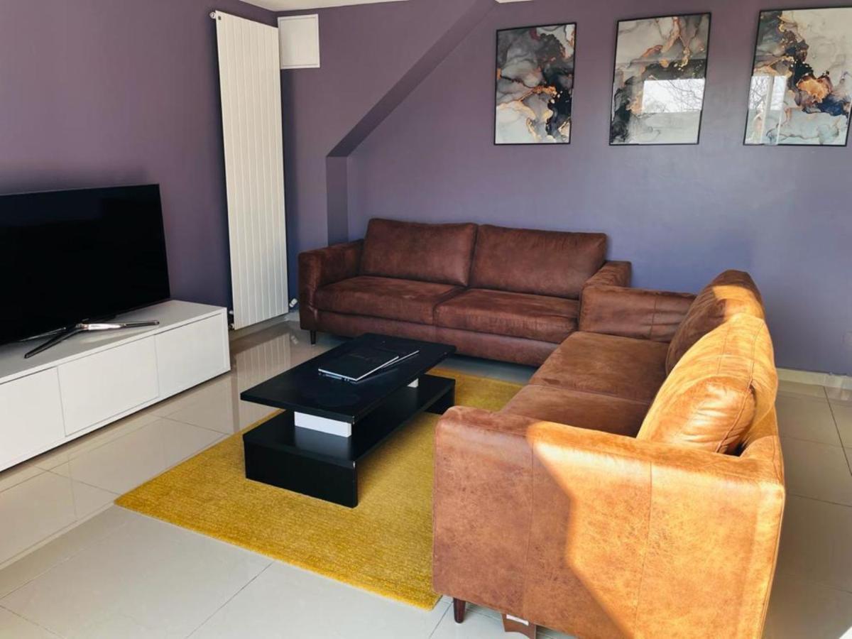Spacious 2-Bedroom Apartment: Paris Area with Parking & Terrace Villepinte  Exterior photo